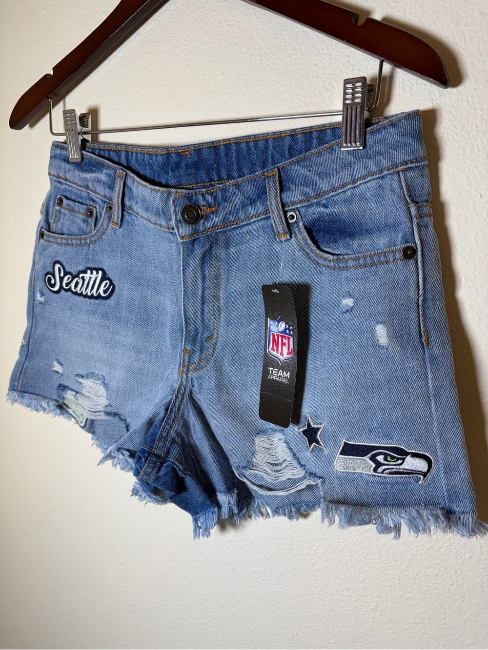 FOCO Seattle Seahawks Distressed Denim Shorts NFL Team Apparel Medium